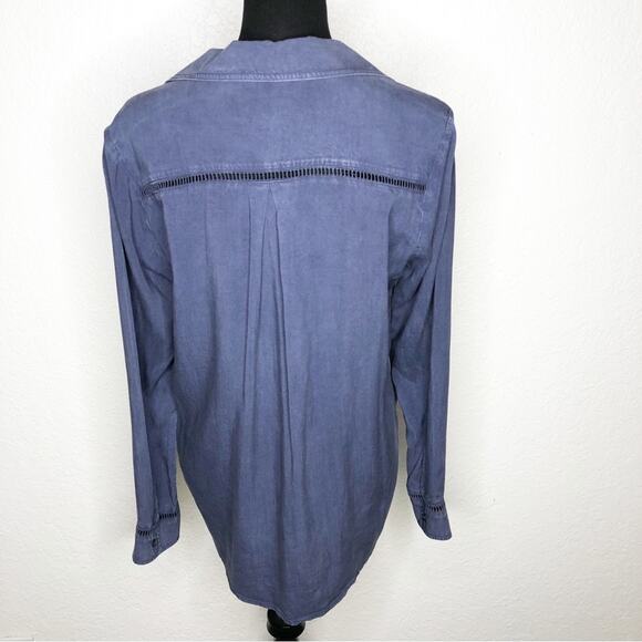 Anthropologie Cloth & Stone dark blue eyelet trim button down top size Medium - Picture 15 of 15